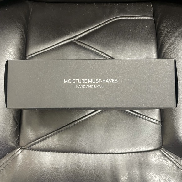 Chanel Holiday Set 2021 - Picture 3 of 4